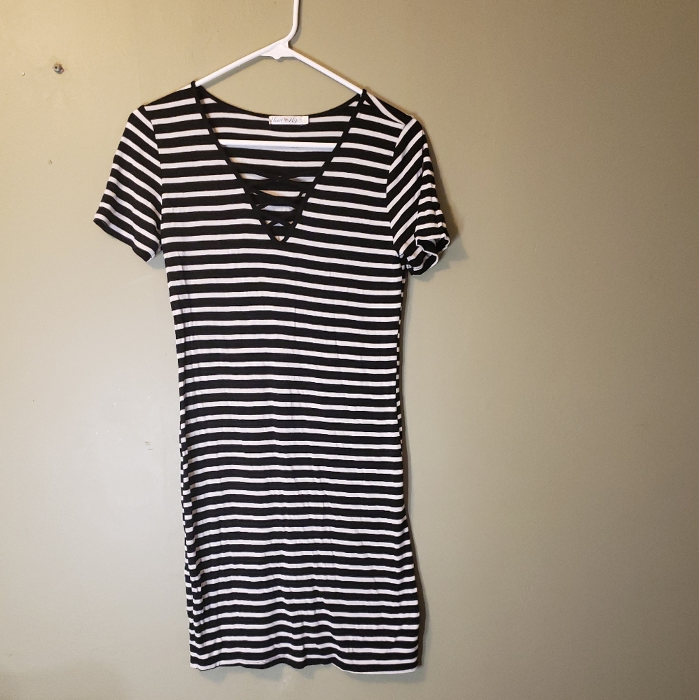 Black and white short sleeve dress